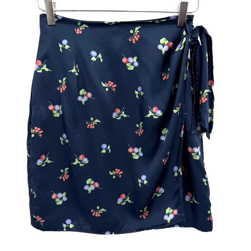 VTG Valerie Stevens Silk Berry Fruit Print Wrap Skirt Size 6P Navy Blue Twee